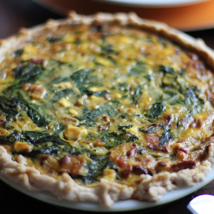 Cheesy Spinach Quiche with Bacon_600x600