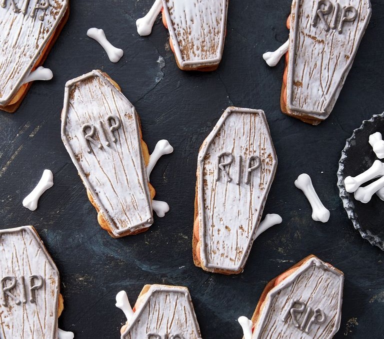 halloween-coffin-sandwich-cookies-recipe-1567799263
